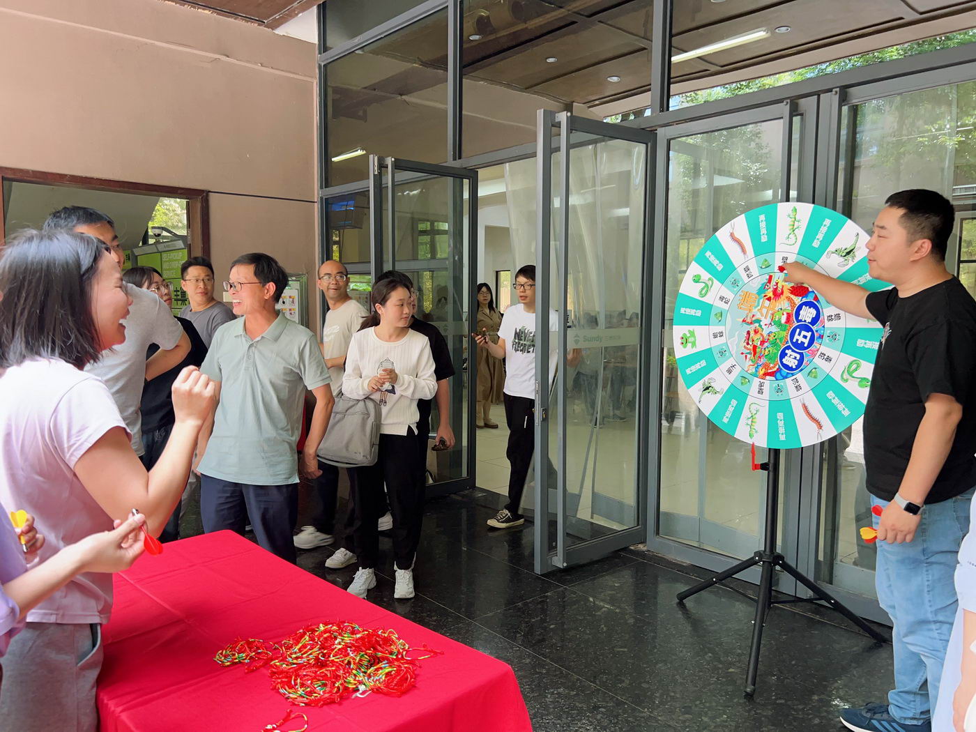 端午飛鏢大挑戰(zhàn)！靶盤(pán)上的五毒大作戰(zhàn)，太燃了！